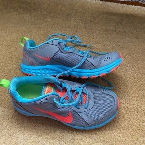 Cute shoes !! Nike! Like brand New !! Size 6 1/2